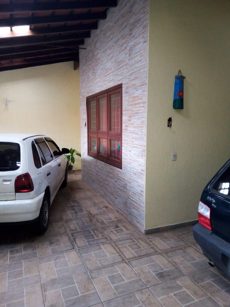 Casa à venda com 3 quartos, 220m² - Foto 2