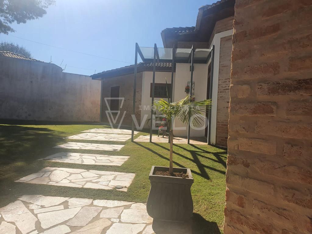 Casa à venda com 4 quartos, 370m² - Foto 14