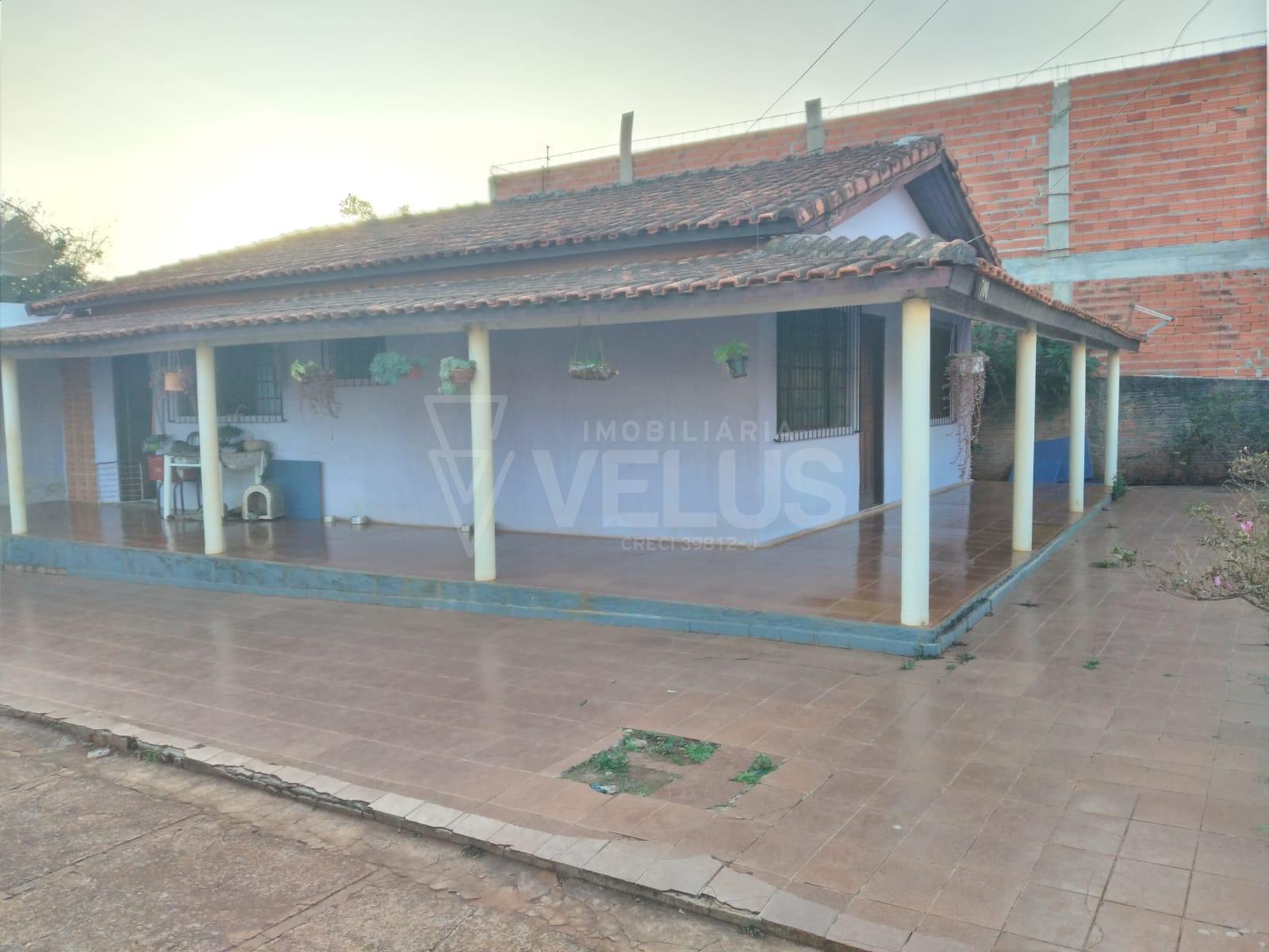 Fazenda à venda com 2 quartos, 120m² - Foto 1