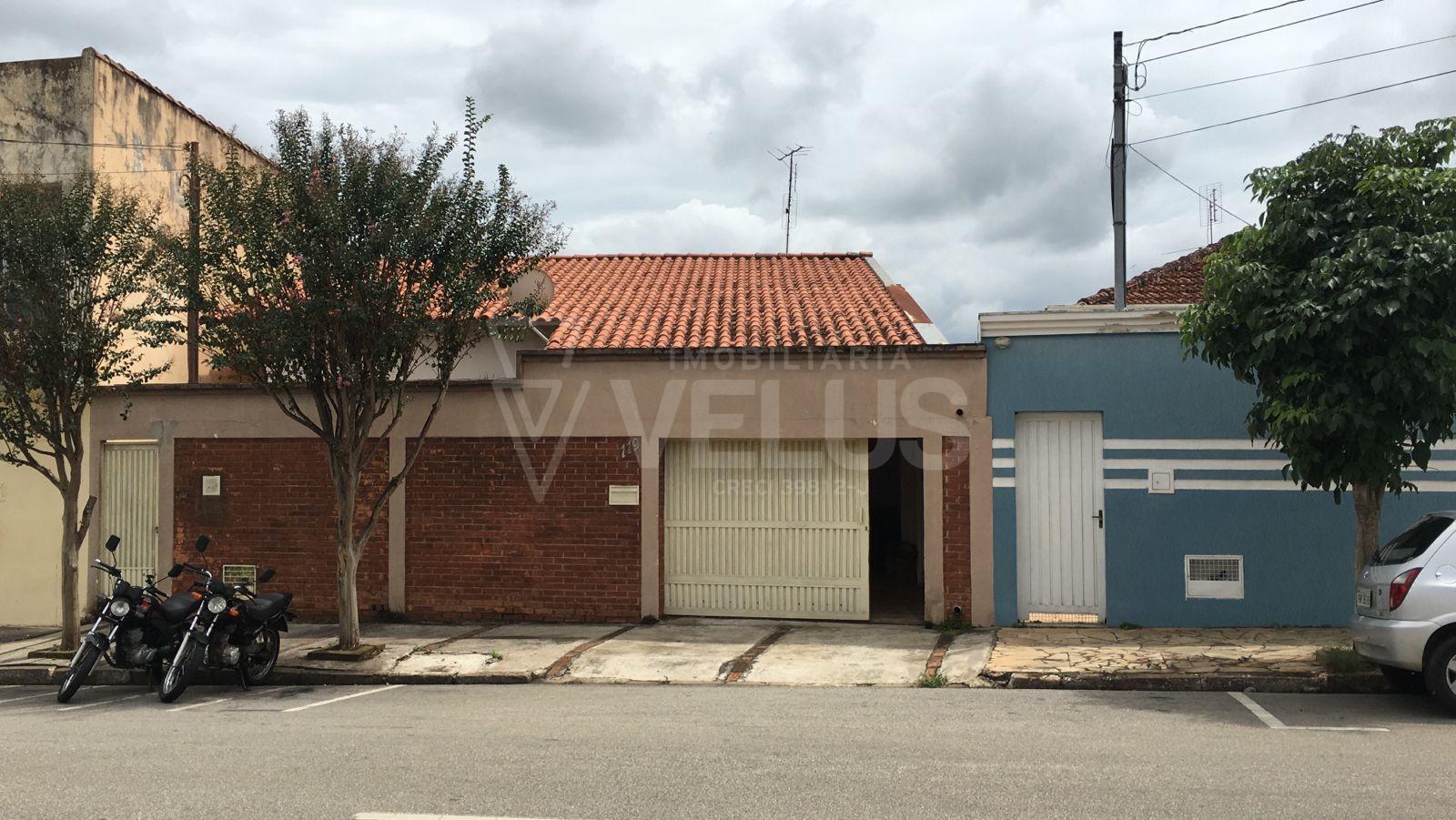 Casa a venda com ótima localização