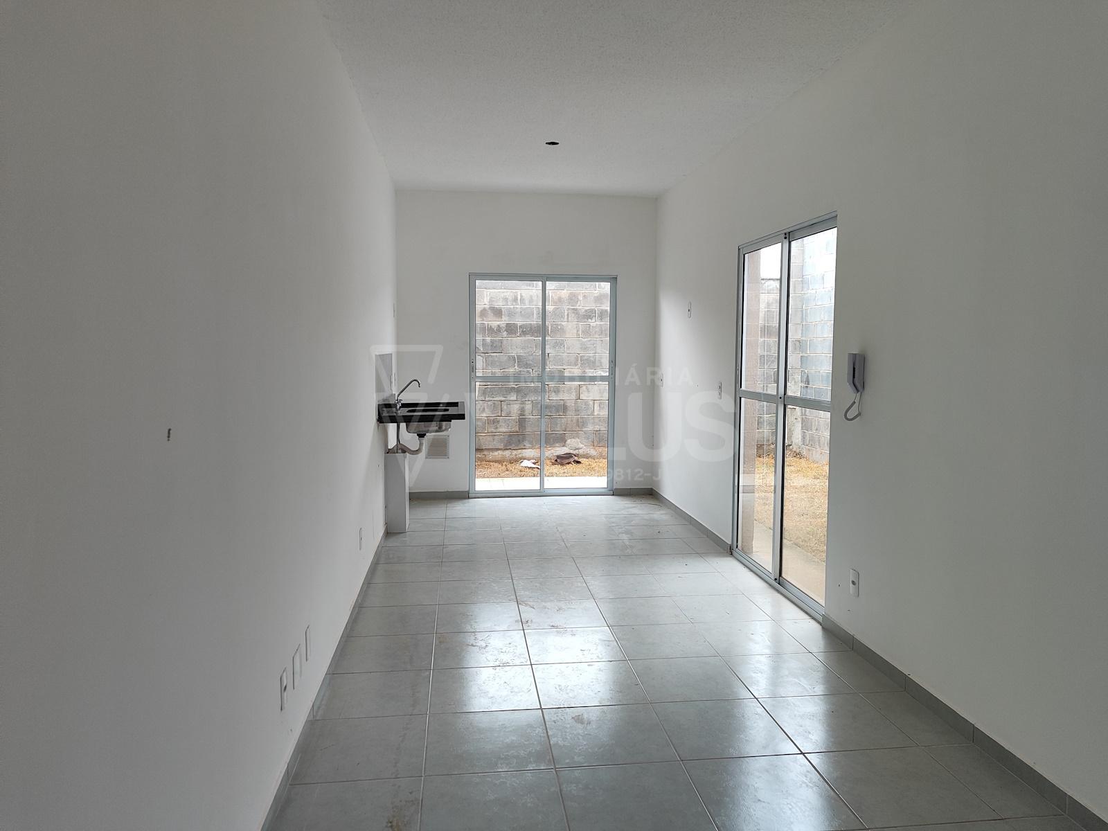 Casa para alugar com 2 quartos, 48m² - Foto 3