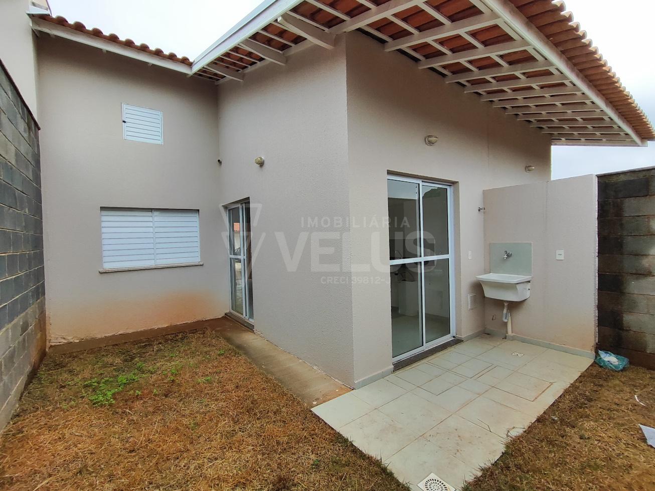 Casa para alugar com 2 quartos, 48m² - Foto 9