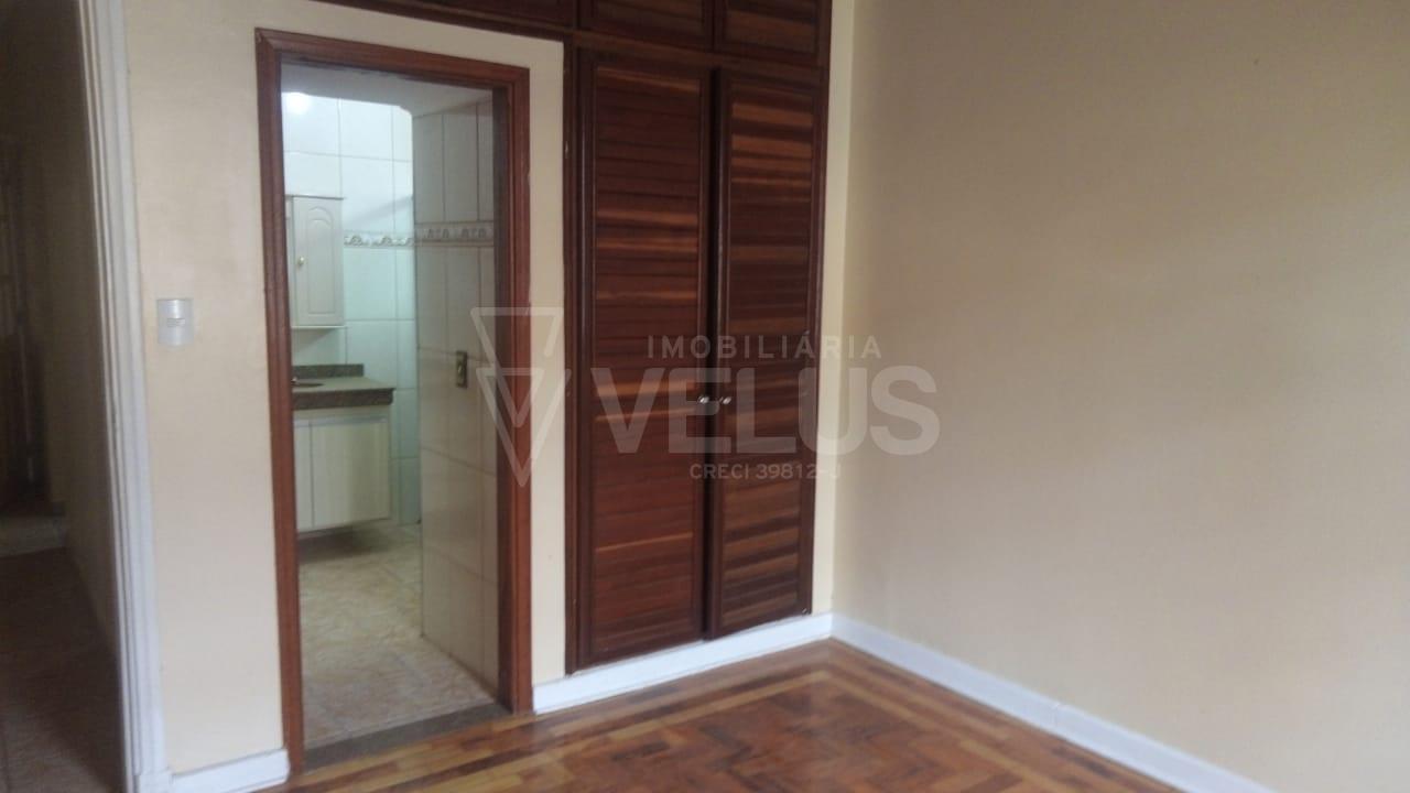 Casa à venda com 2 quartos, 255m² - Foto 2