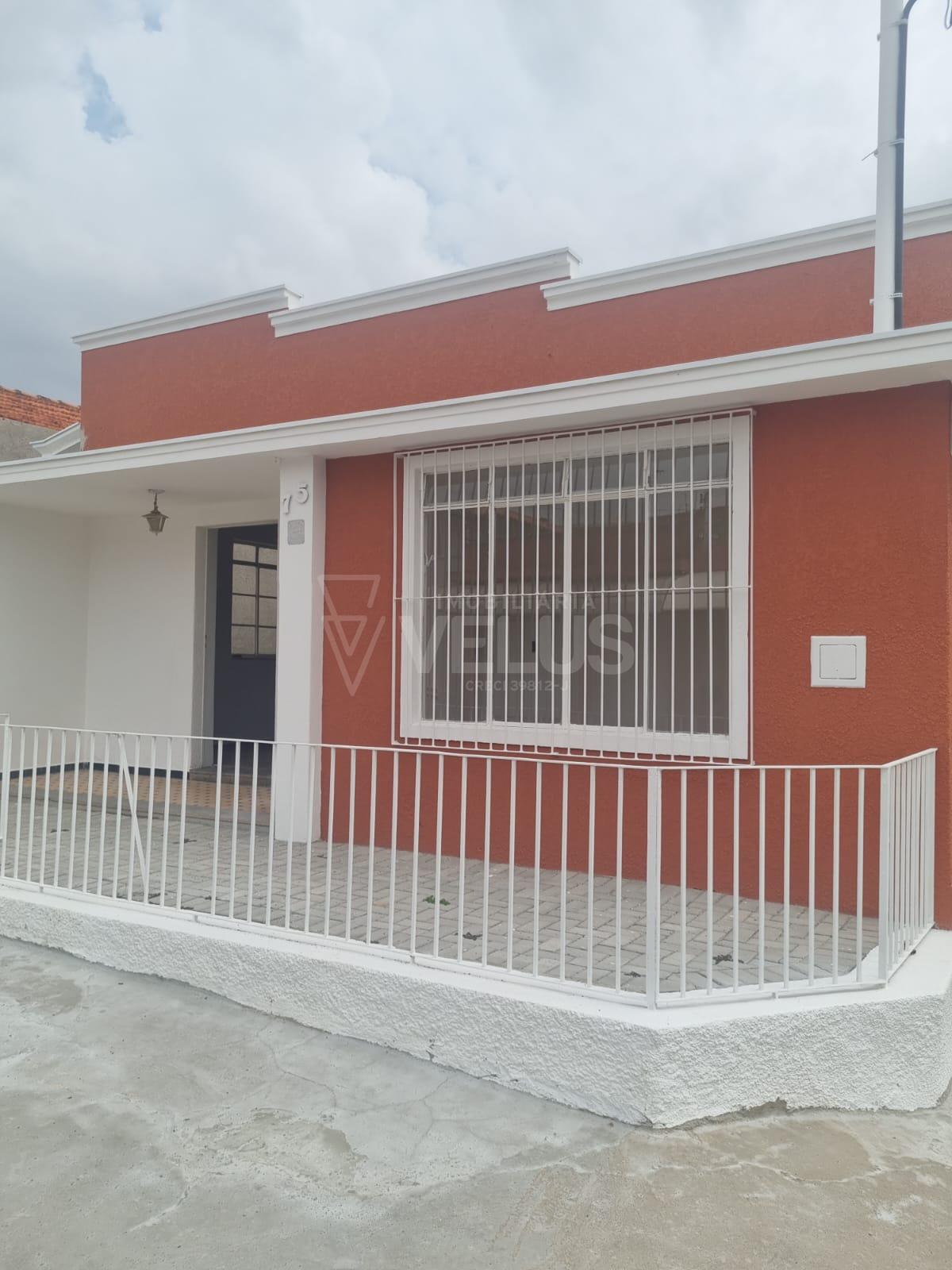 Aluga-se imóvel no centro   casa com 4 quartos, escritório e garagem coberta.