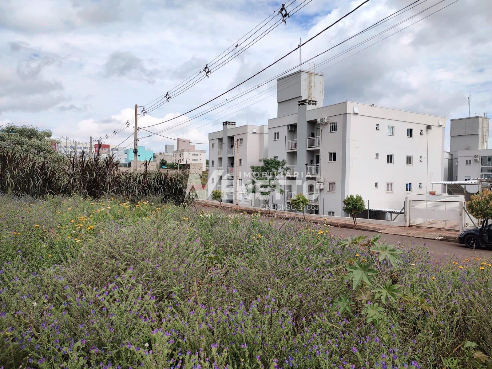 Terreno com terraplanagem ao lado da Unoesc