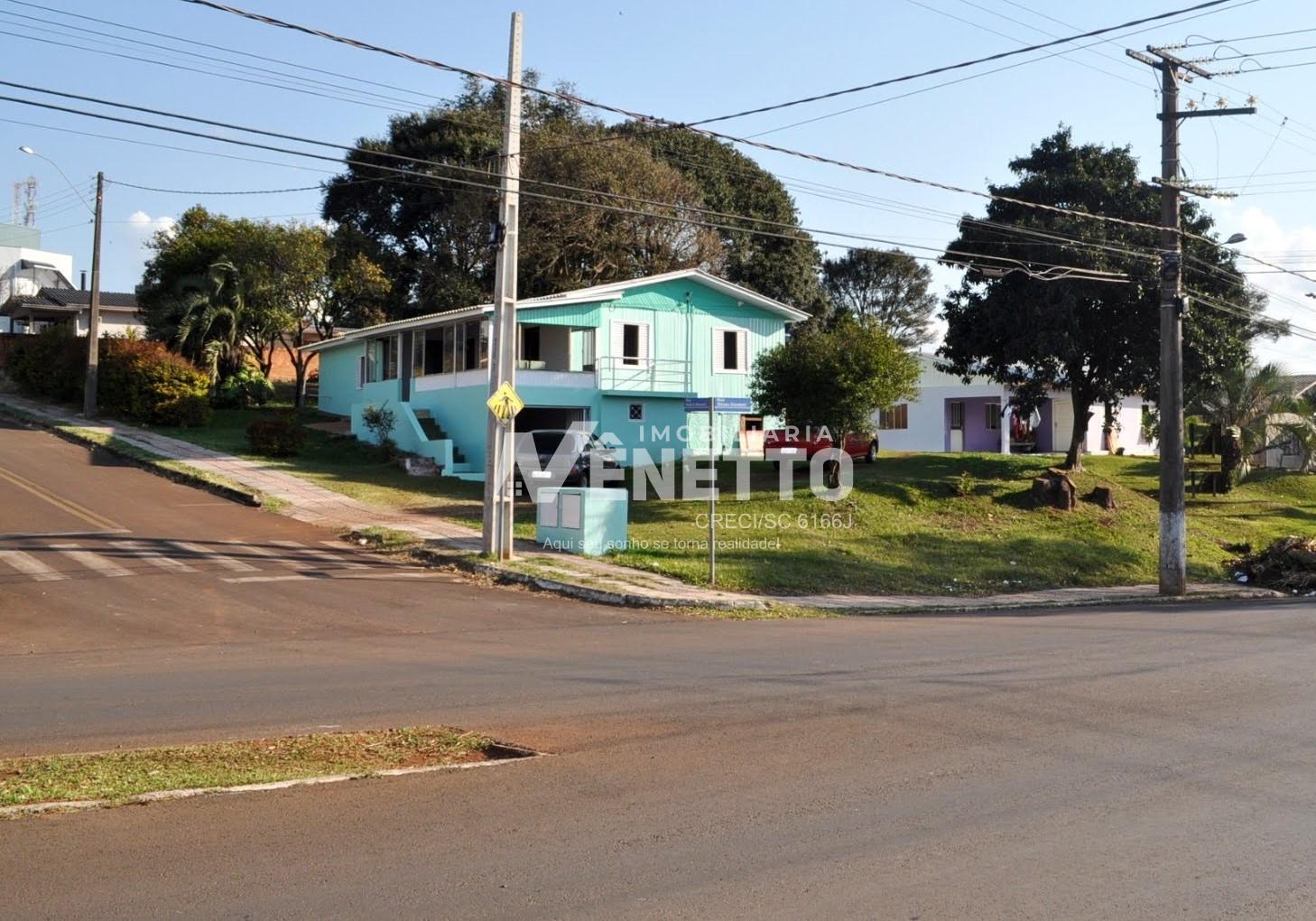 Terreno de esquina em frente à Unoesc Xanxerê com 1.946m 