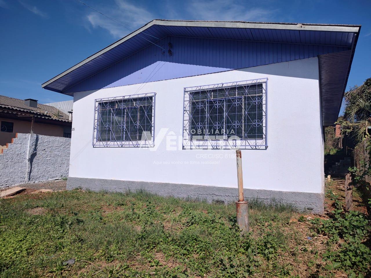 Casa à venda com terreno amplo no bairro Matinho em Xanxerê