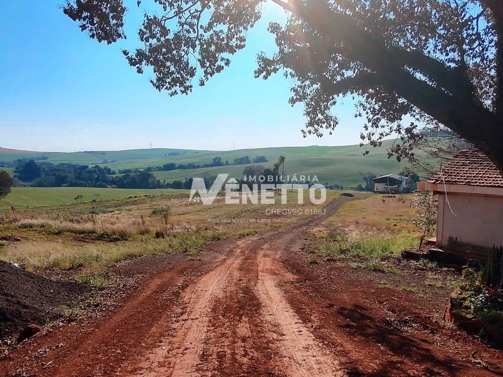 Área de terra à venda nas margens da BR 282 próximo a PRF