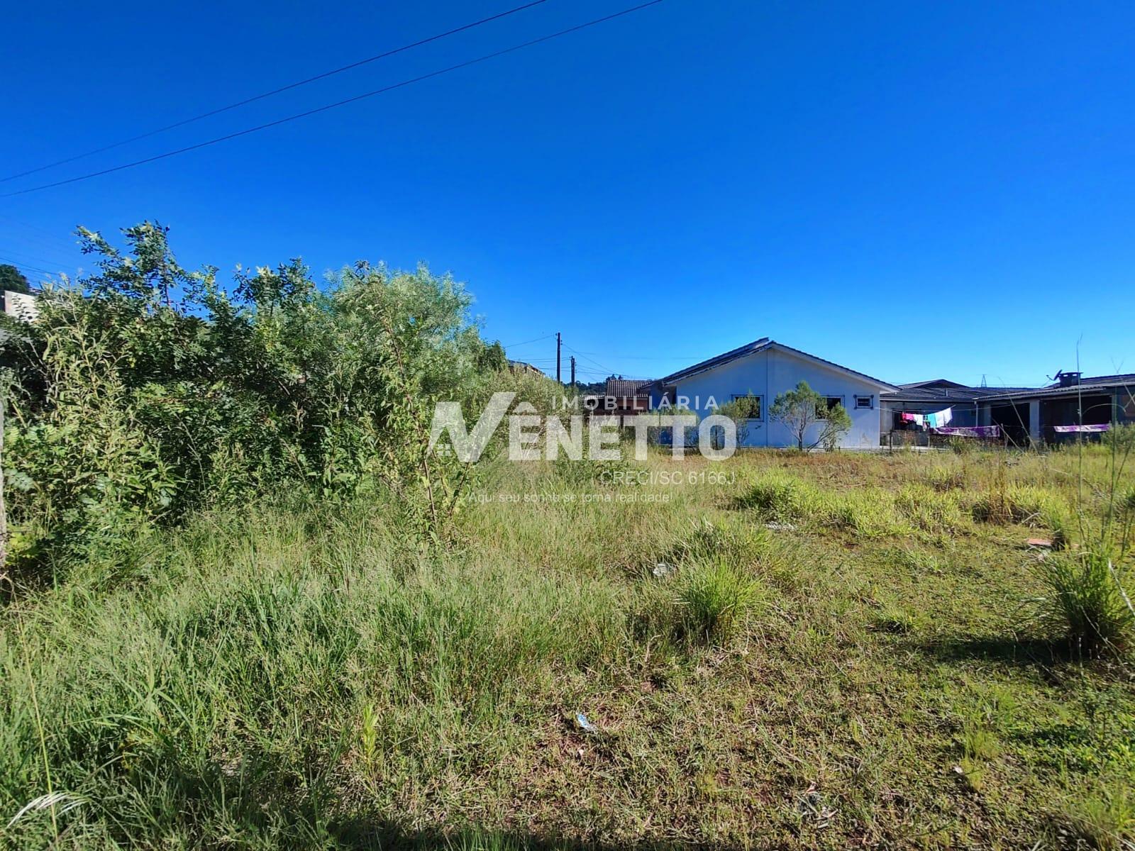 Terreno amplo de esquina à venda próximo ao loteamento Bem Morar 1