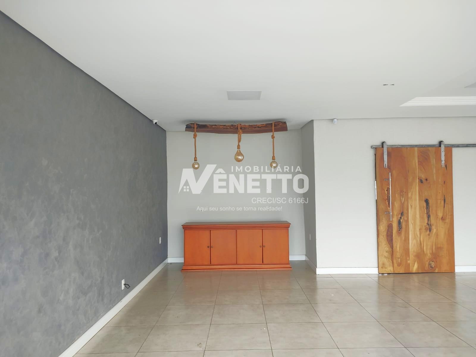 Excelente sala comercial localizada em uma rua de grande fluxo no centro