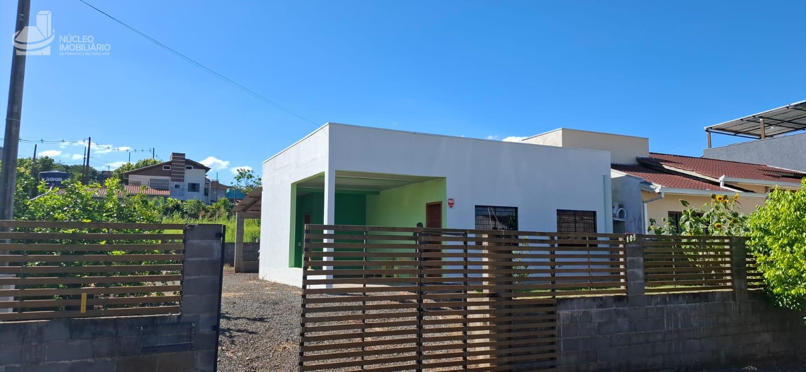 Casa em alvenaria de 110m , com 2 quartos, sala, cozinha, 2 banheiros, 2 vagas de garagem.