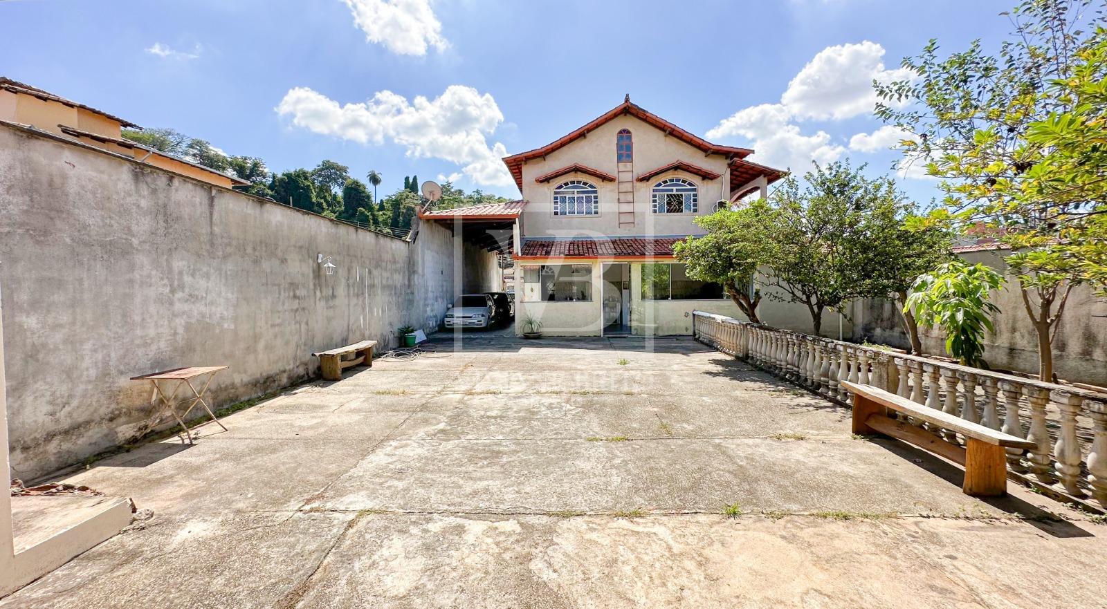 Casa de dois andares quatro quartos à venda, ÁRCÁRDIA, CONTAGE...