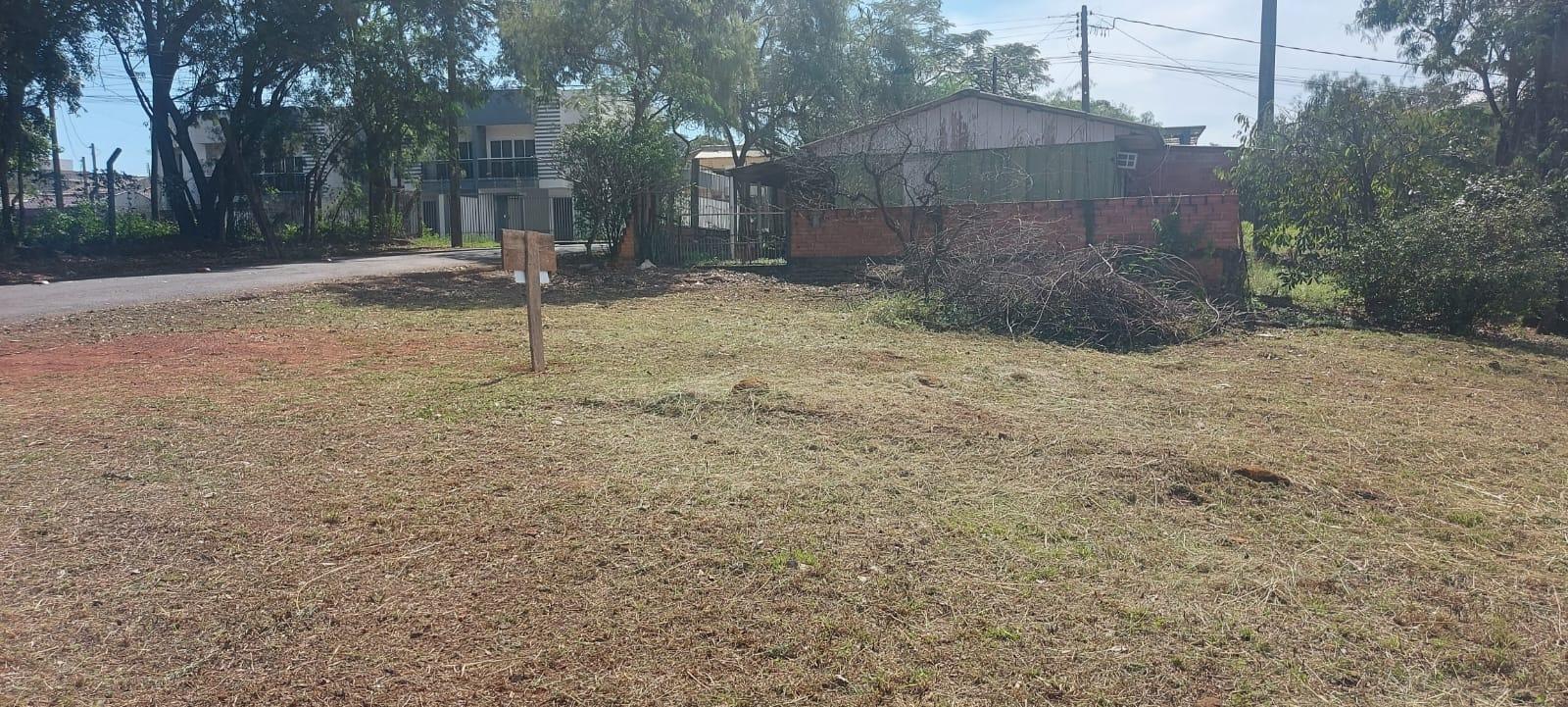 Terreno de esquina  venda no Beverly Falls Park de Esquina em Foz do Iguau- PR