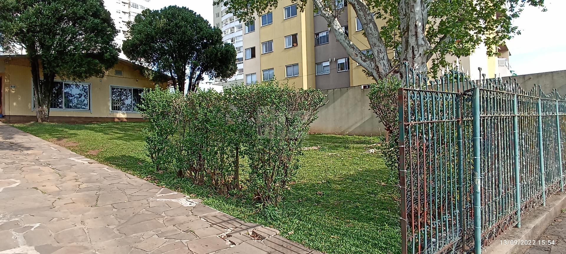 CASA COM AMPLO TERRENO, BAIRRO CENTRO, CACADOR - SC