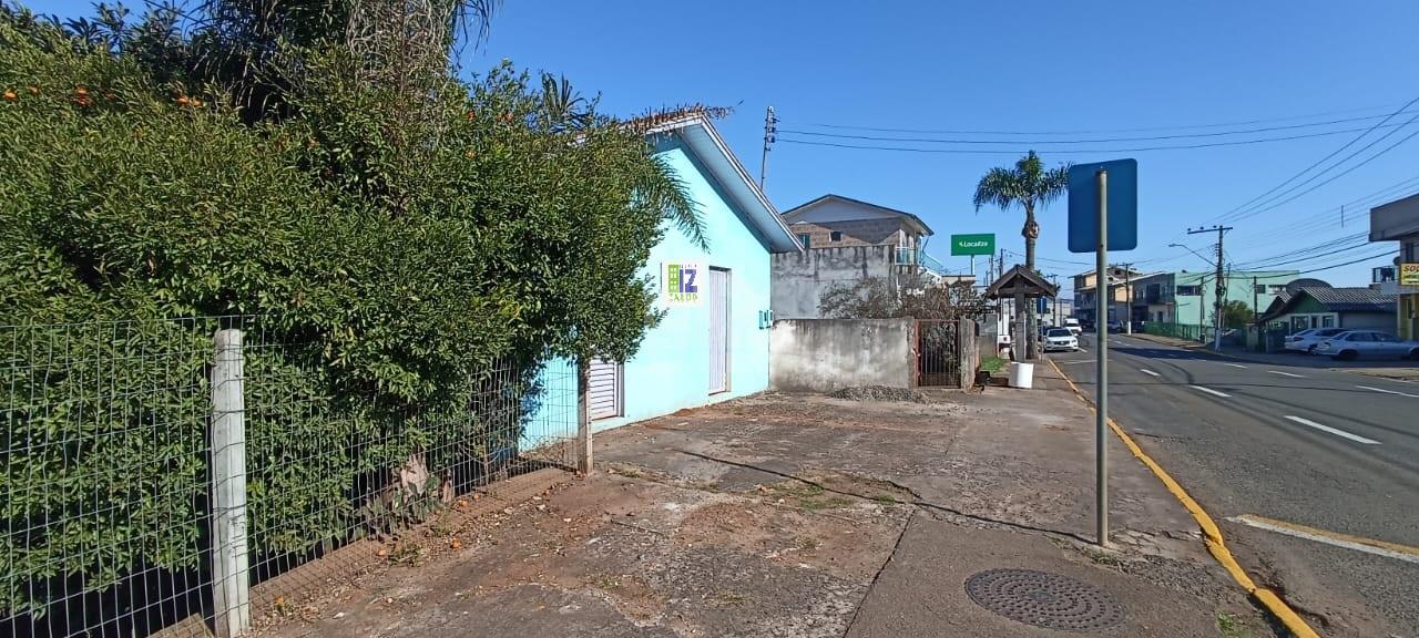 TERRENO DE ESQUINA - BEM LOCALIZADO -  RUA BRASILIA