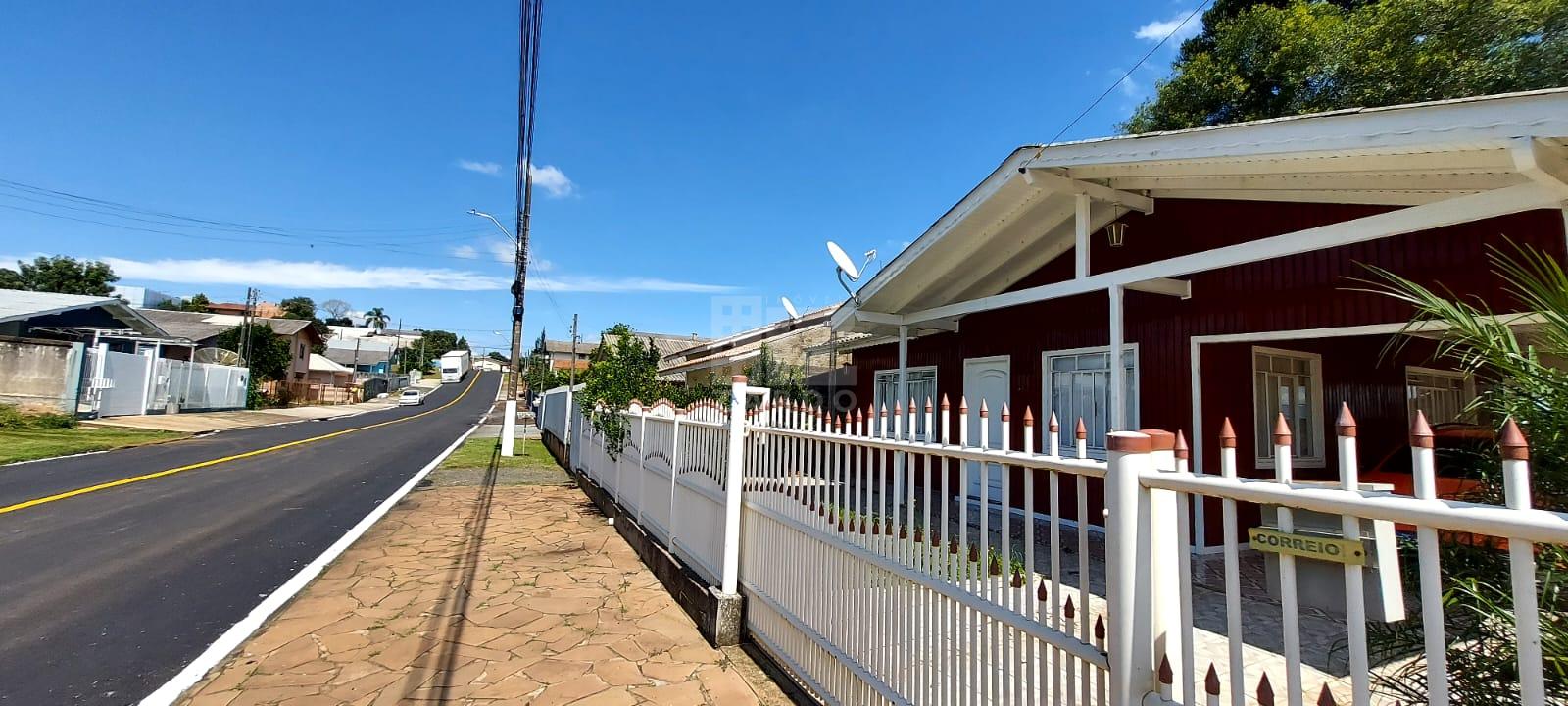 ÓTIMA OPORTUNIDADE DE VENDA, CASA DE MADEIRA NOBRE, COM LOTE P...