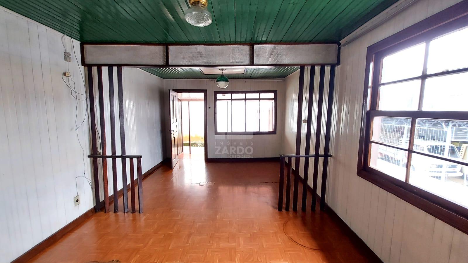 CASA FUNDOS PARA LOCAÇÃO, CENTRO, COM 03 QUARTOS E VAGA DE GAR...