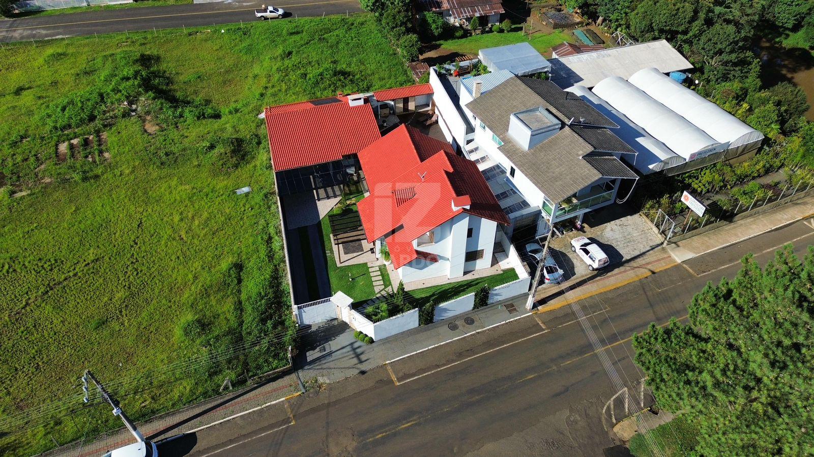 CASA À VENDA - 265M  ÁREA CONSTRUÍDA -  CENTRO -  CACADOR - SC