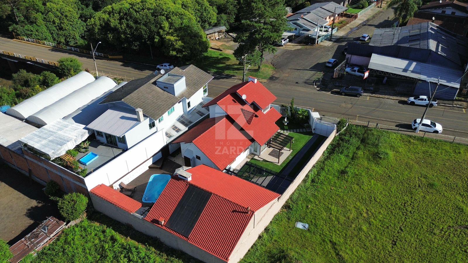 CASA À VENDA - 265M  ÁREA CONSTRUÍDA -  CENTRO -  CACADOR - SC