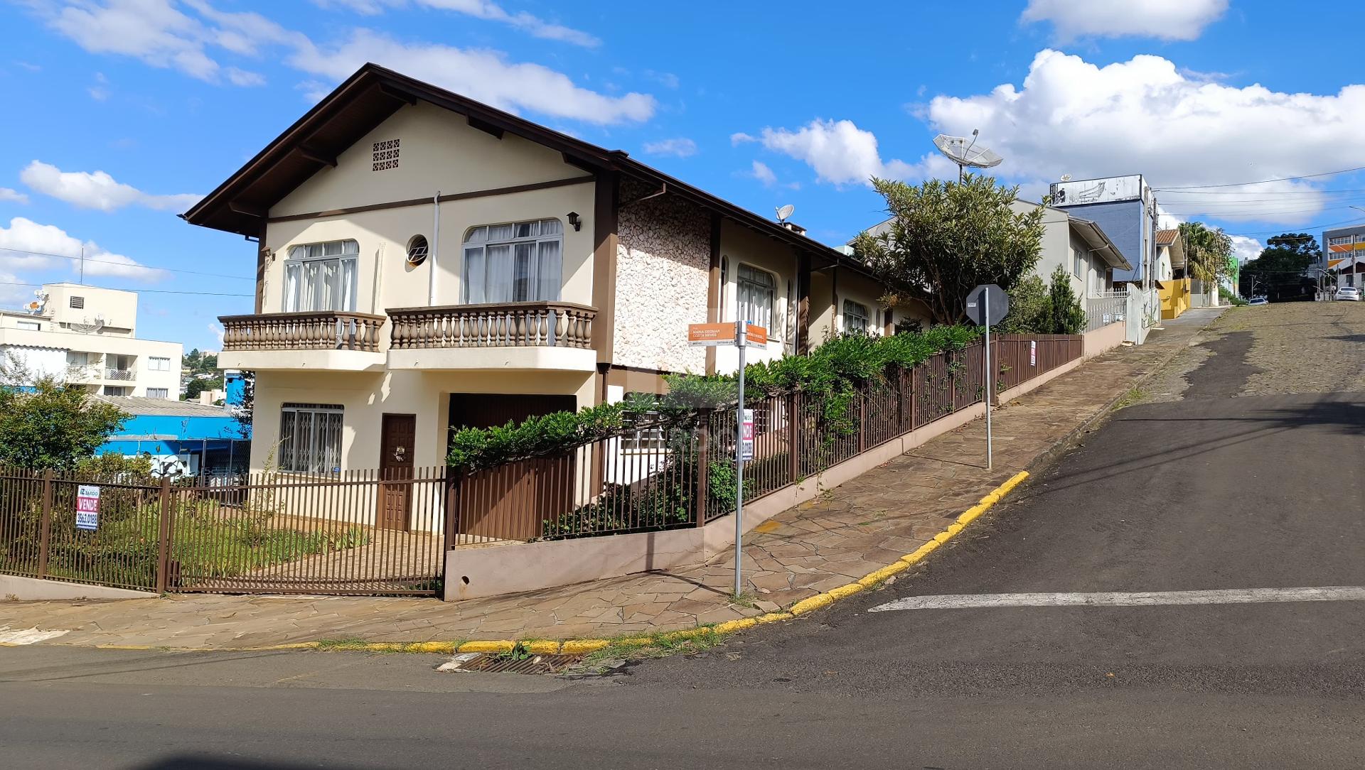 Casa de dois pavimentos à venda no centro - 300,00m  área cons...